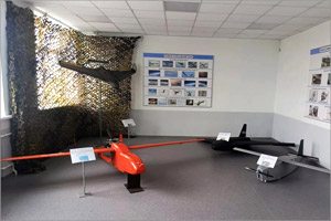 ����� ����