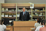 Vladimir Kovalevskiy, rector of OSU, welcomes the participants of 'Total dictation'.     [77 Kb]