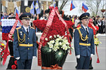 Wreath-laying ceremony by eternal light.     [139Kb]