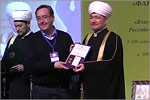 Awarding the medal named after Khusain Faiskhanov. Denis Denisov, Ravil Gainutdin.     [42 Kb]