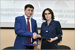 Baurzhan Erdembekov and Zhanna Ermakova. Signing of new cooperation agreement. Открыть в новом окне [107 Kb]