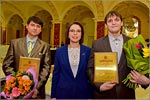 Rewarding the winners of the governor’s prizes.     [117 Kb]