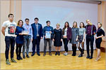 Rewarding the participants of the Architectural Session on Urban Space Development.     [130 Kb]