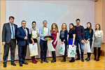 Rewarding the participants of the Architectural Session on Urban Space Development.     [133 Kb]