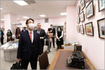 Delegates from the Embassy of Japan visit OSU.     [147 Kb]