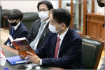 Delegates from the Embassy of Japan visit OSU.     [146 Kb]