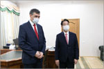 Delegates from the Embassy of Japan visit OSU.     [112 Kb]